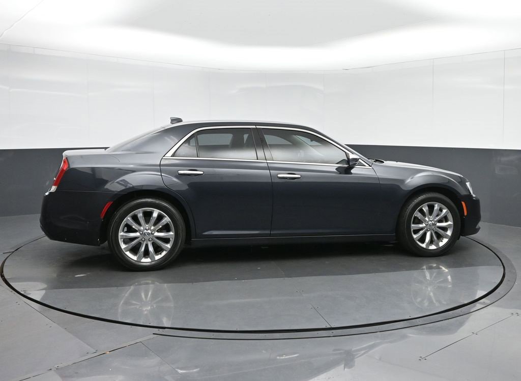 Used 2018 Chrysler 300 Limited image 8