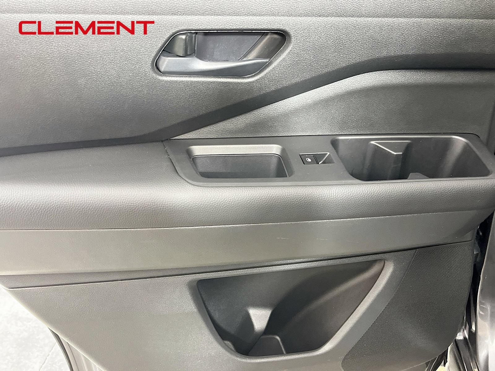 Used 2023 Nissan Pathfinder SV FWD image 28