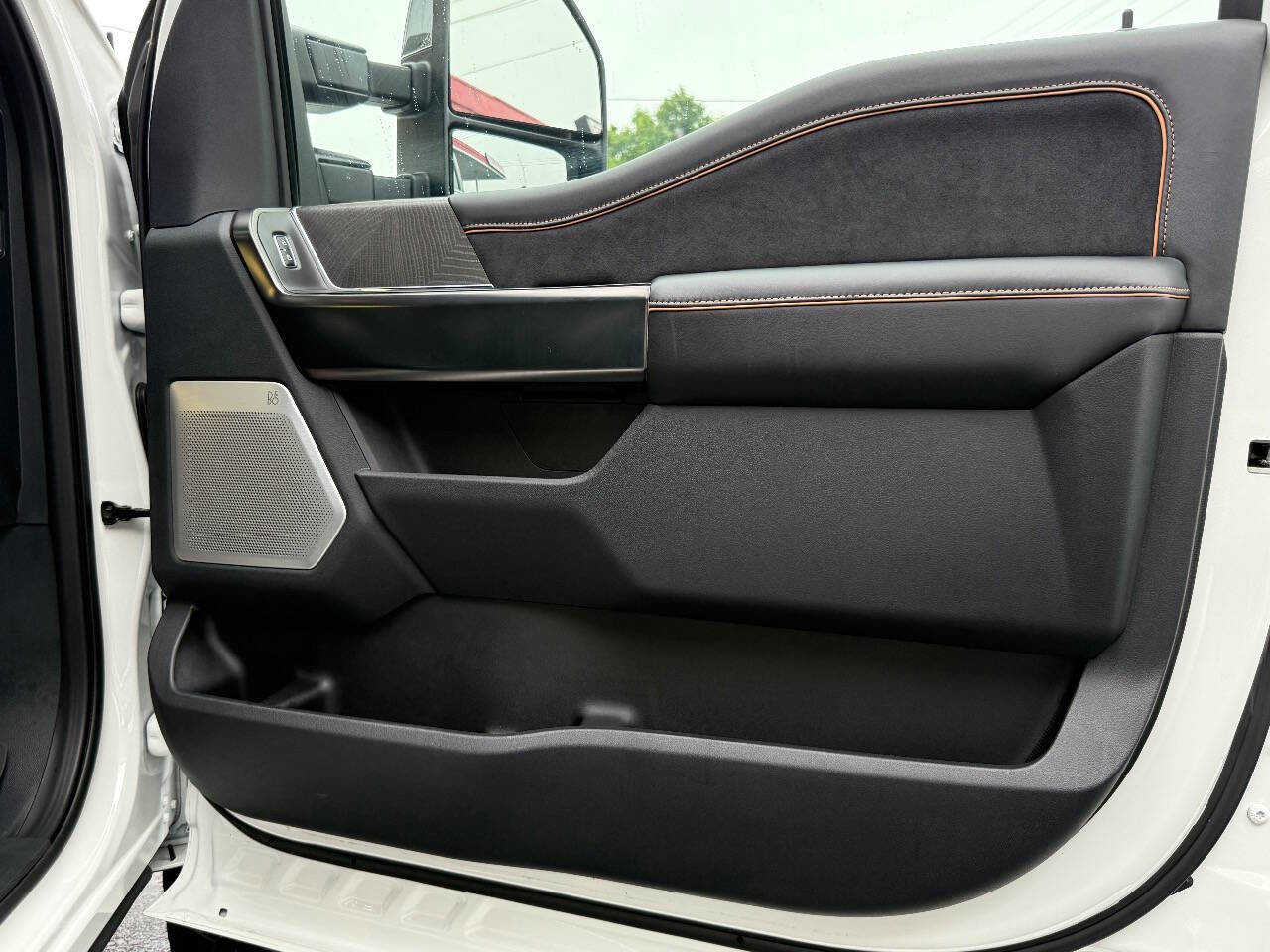 Used 2024 Ford F350 Platinum w/ FX4 Off-Road Package image 40