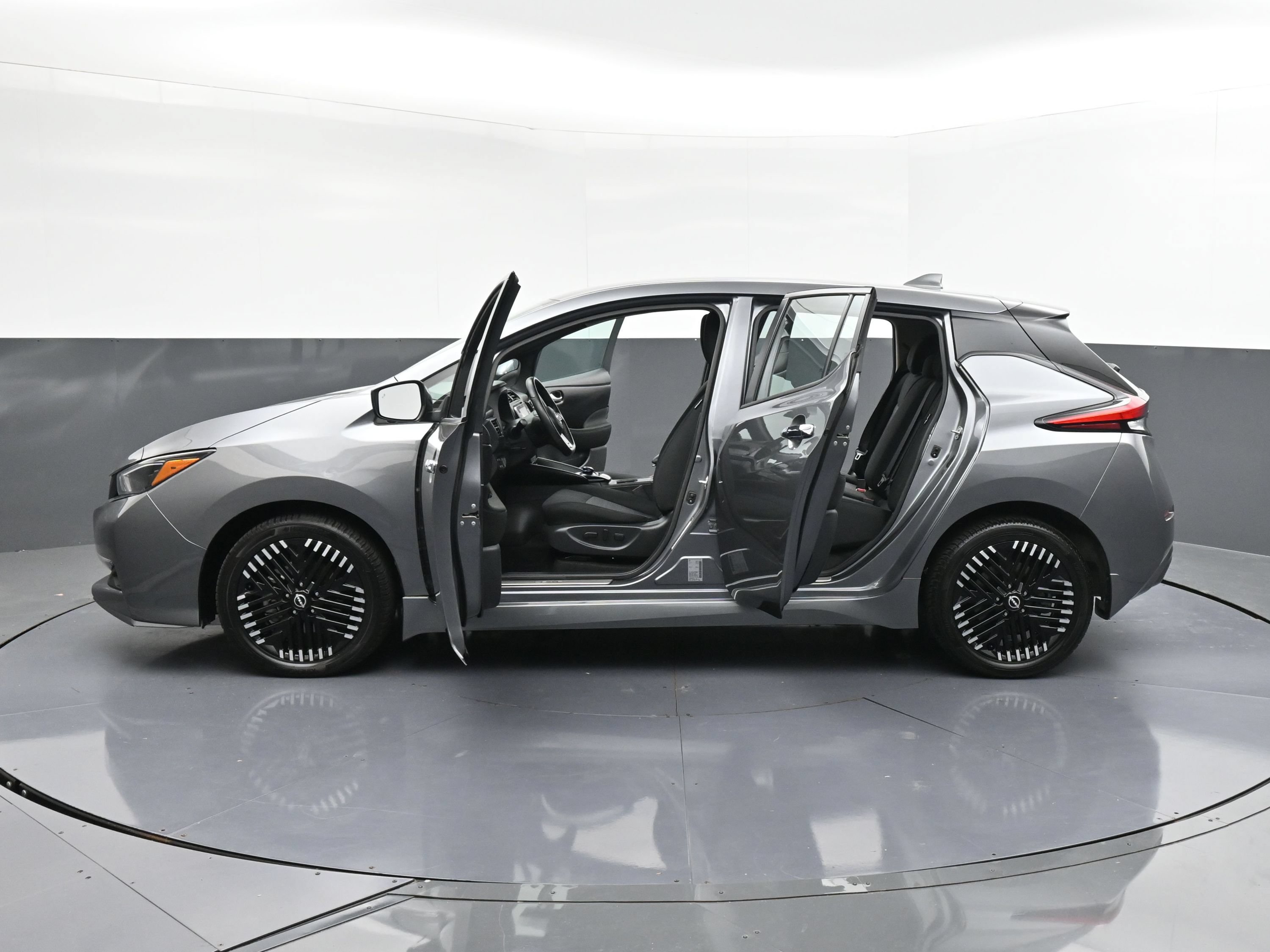Used 2025 Nissan Leaf SV Plus FWD image 41