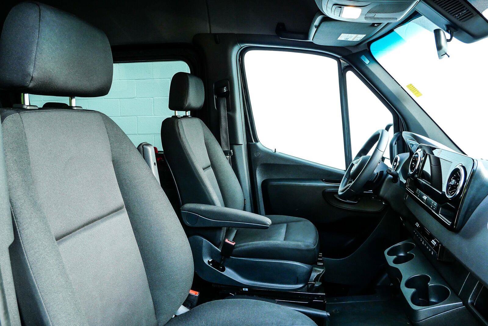 Used 2025 Mercedes-Benz Sprinter 2500 image 19
