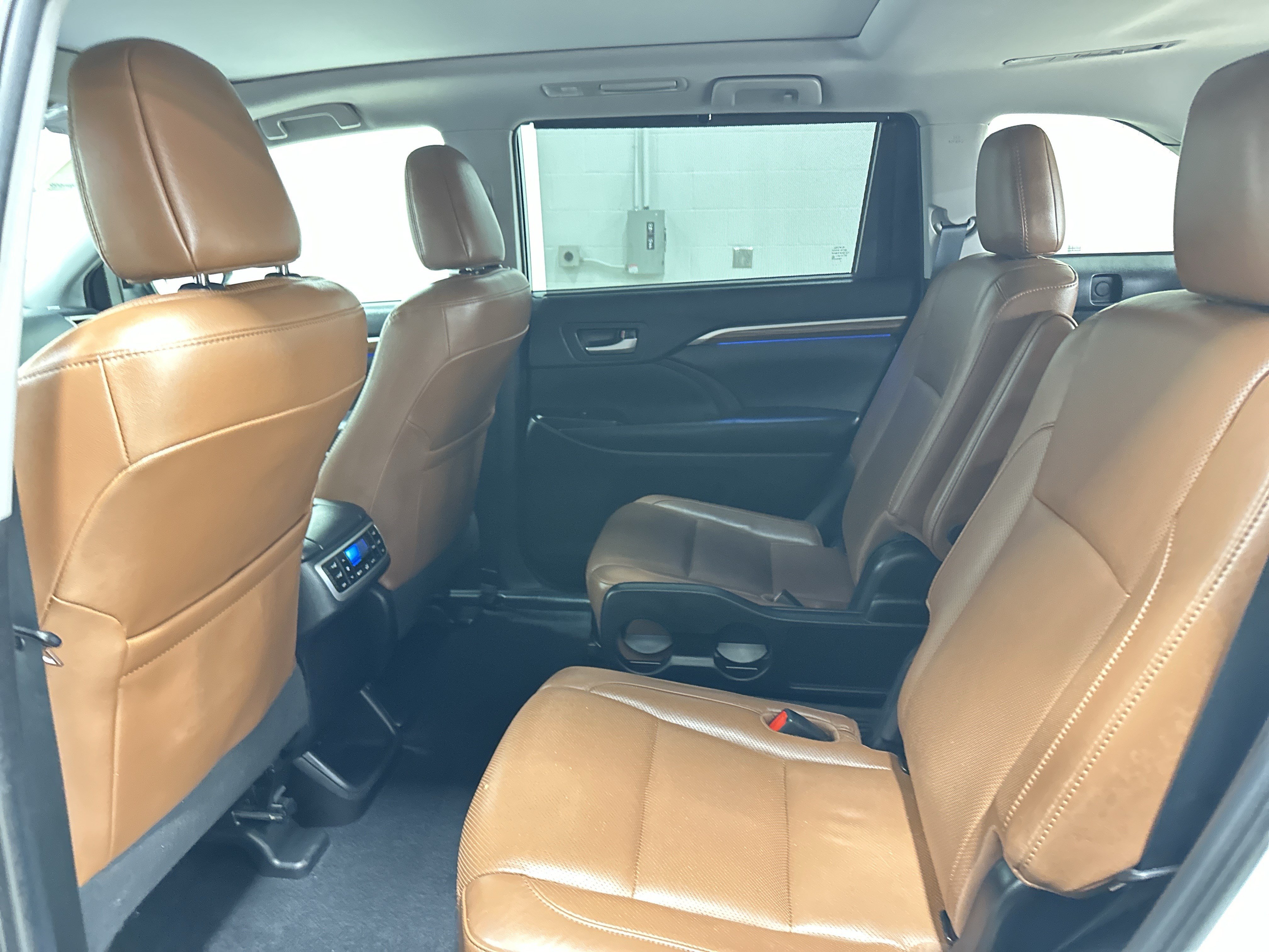 Used 2019 Toyota Highlander Limited Platinum AWD/4WD image 31