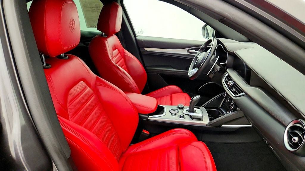 Used 2022 Alfa Romeo Stelvio Veloce AWD/4WD image 25