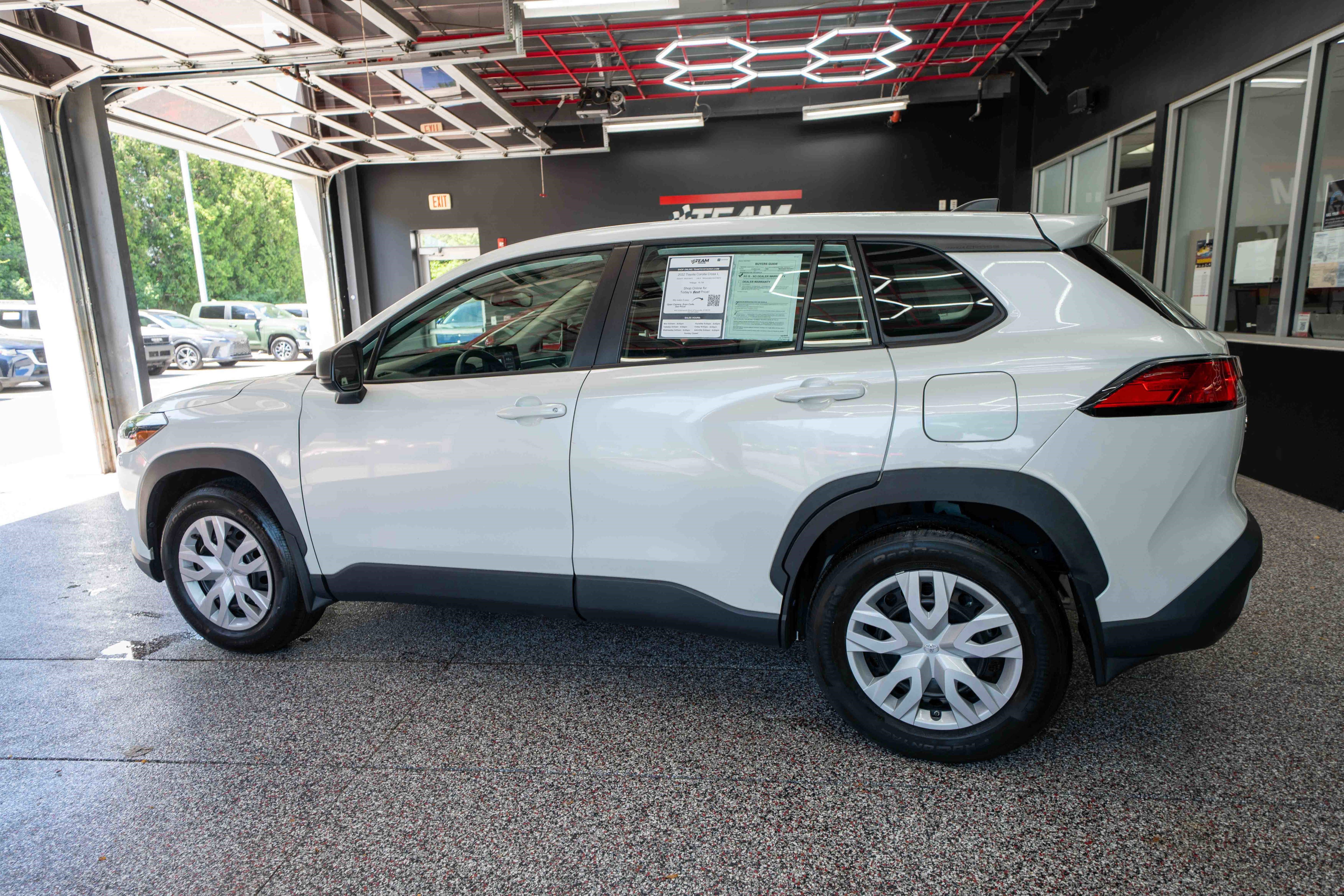 Used 2022 Toyota Corolla Cross L AWD/4WD image 2