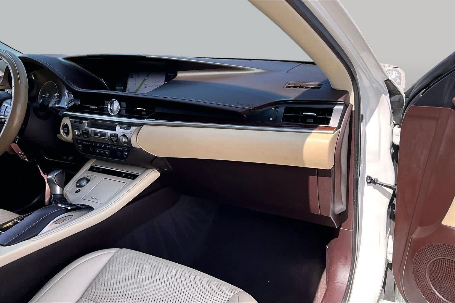 Used 2018 Lexus ES 350 w/ Navigation System Package FWD image 19