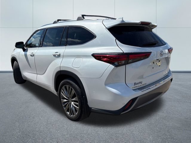 Used 2022 Toyota Highlander Platinum AWD/4WD image 2