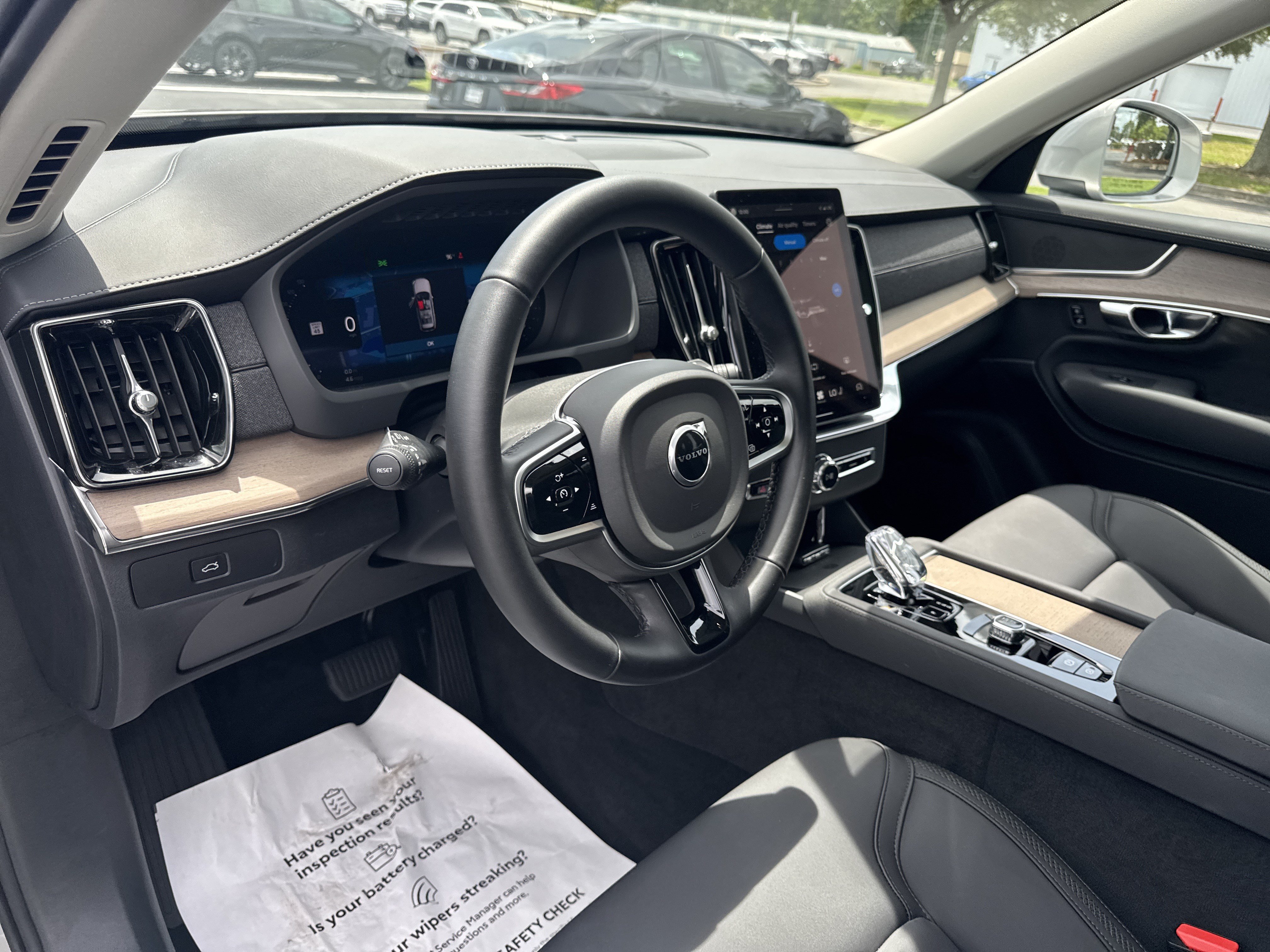 Used 2025 Volvo XC90 B6 Plus AWD/4WD image 15