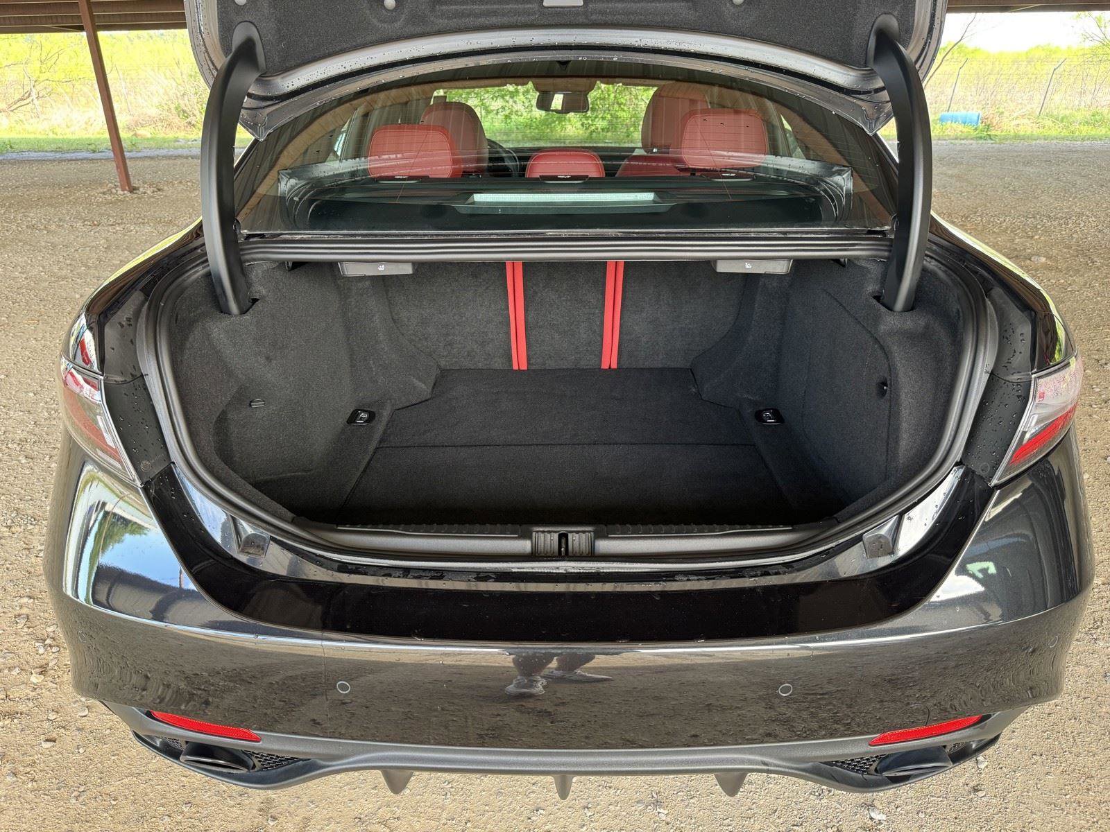 Used 2024 Alfa Romeo Giulia Veloce RWD image 34