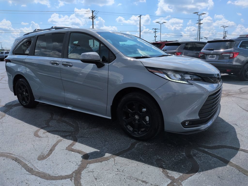 Certified 2025 Toyota Sienna XLE Woodland Edition AWD/4WD image 7