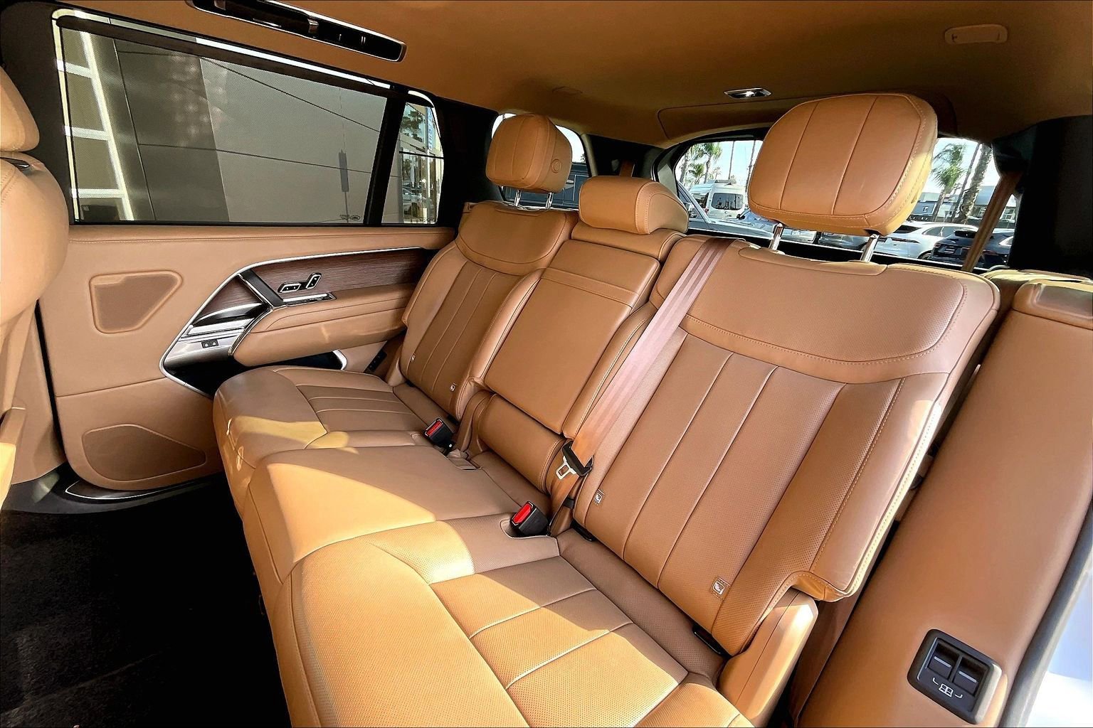 Used 2025 Land Rover Range Rover Long Wheelbase SE image 25