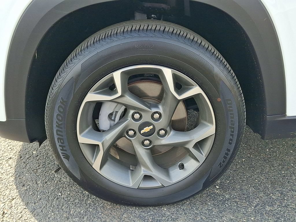 Used 2025 Chevrolet Trax LT FWD image 12