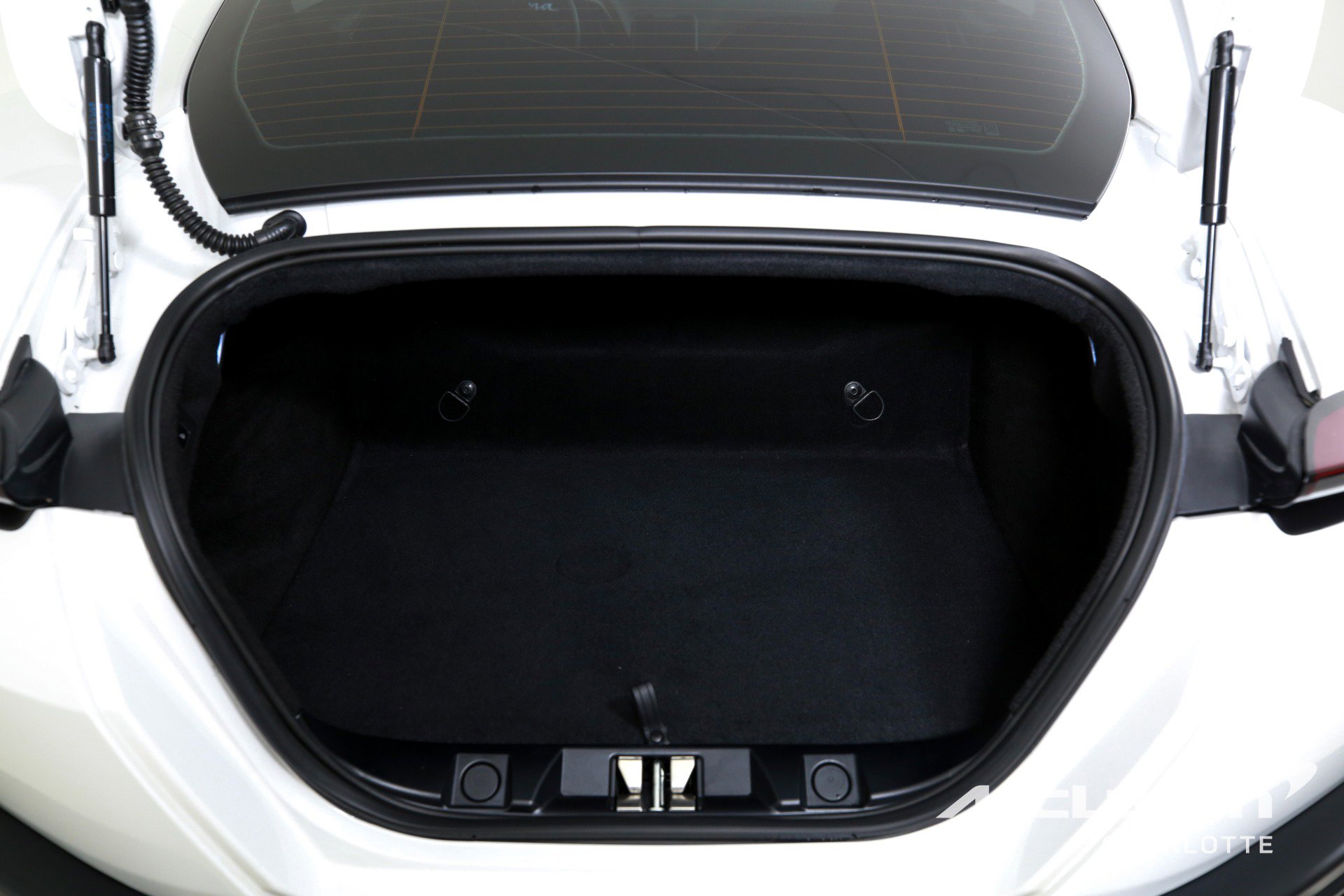 Used 2022 Ferrari Roma image 18