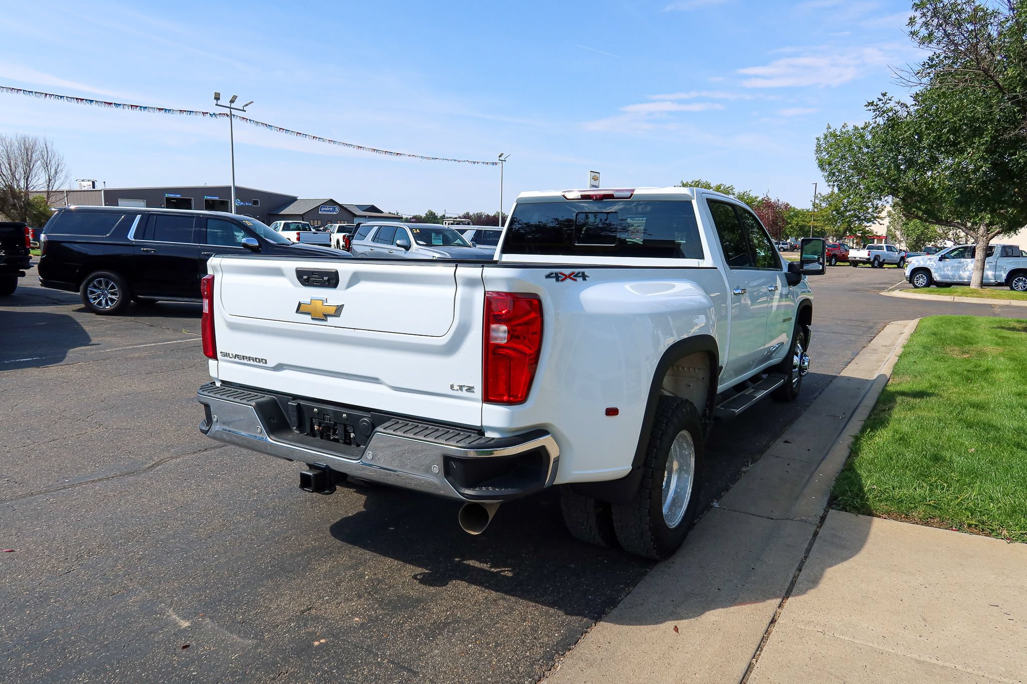 Used 2024 Chevrolet Silverado 3500 LTZ w/ LTZ Convenience Package AWD/4WD image 7