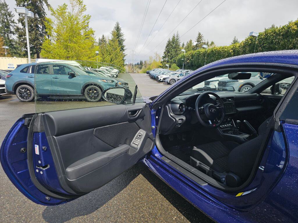 Used 2025 Toyota GR86 w/ ALL Weather Mat Package (TMS) RWD image 18