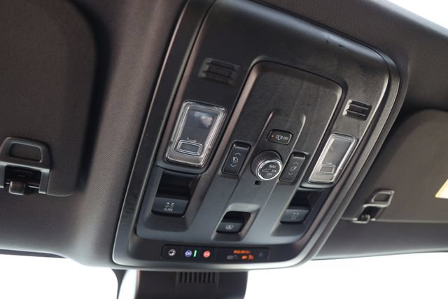 Used 2025 GMC Yukon AT4 AWD/4WD image 27