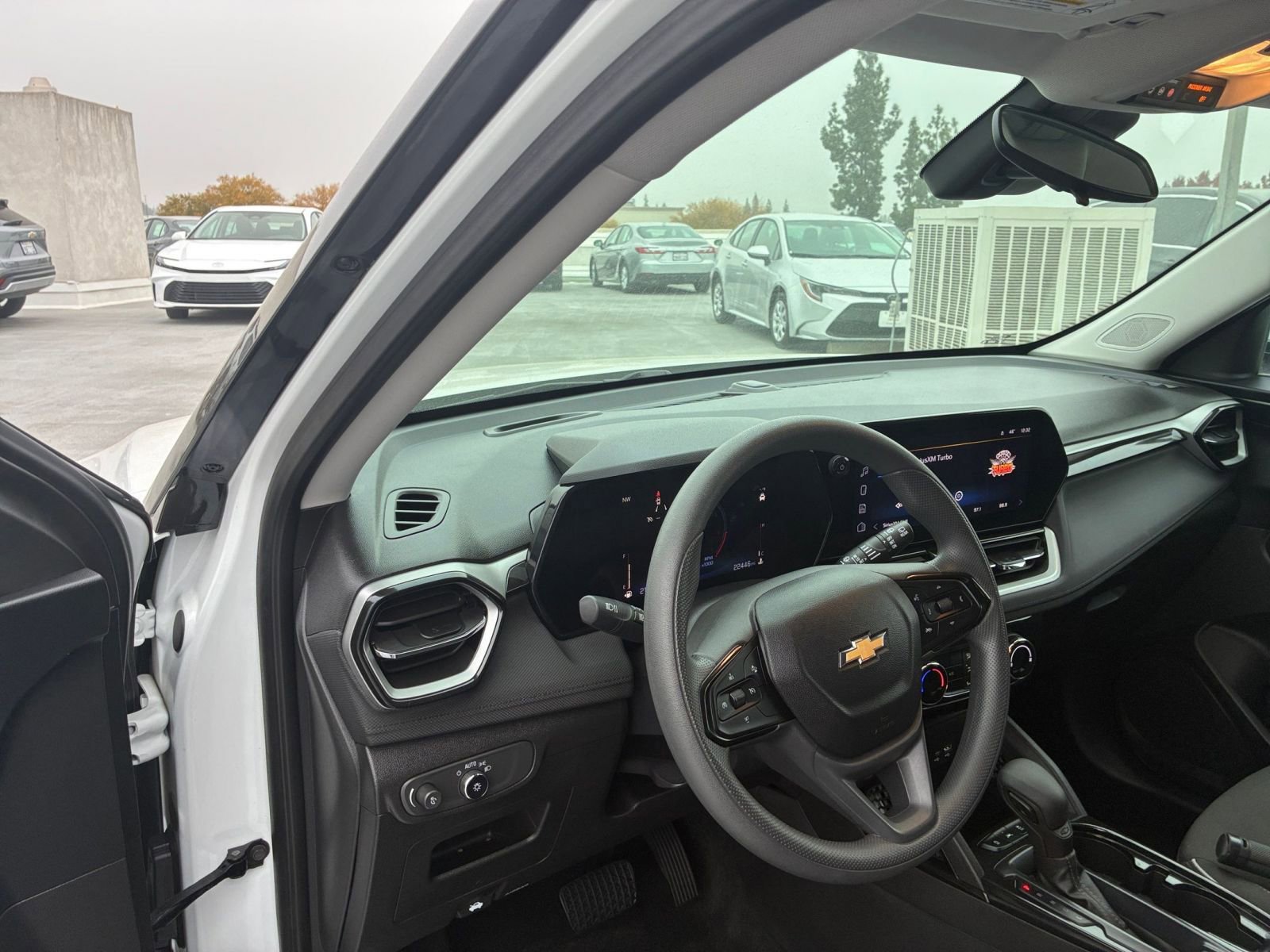 Used 2025 Chevrolet TrailBlazer LT image 32