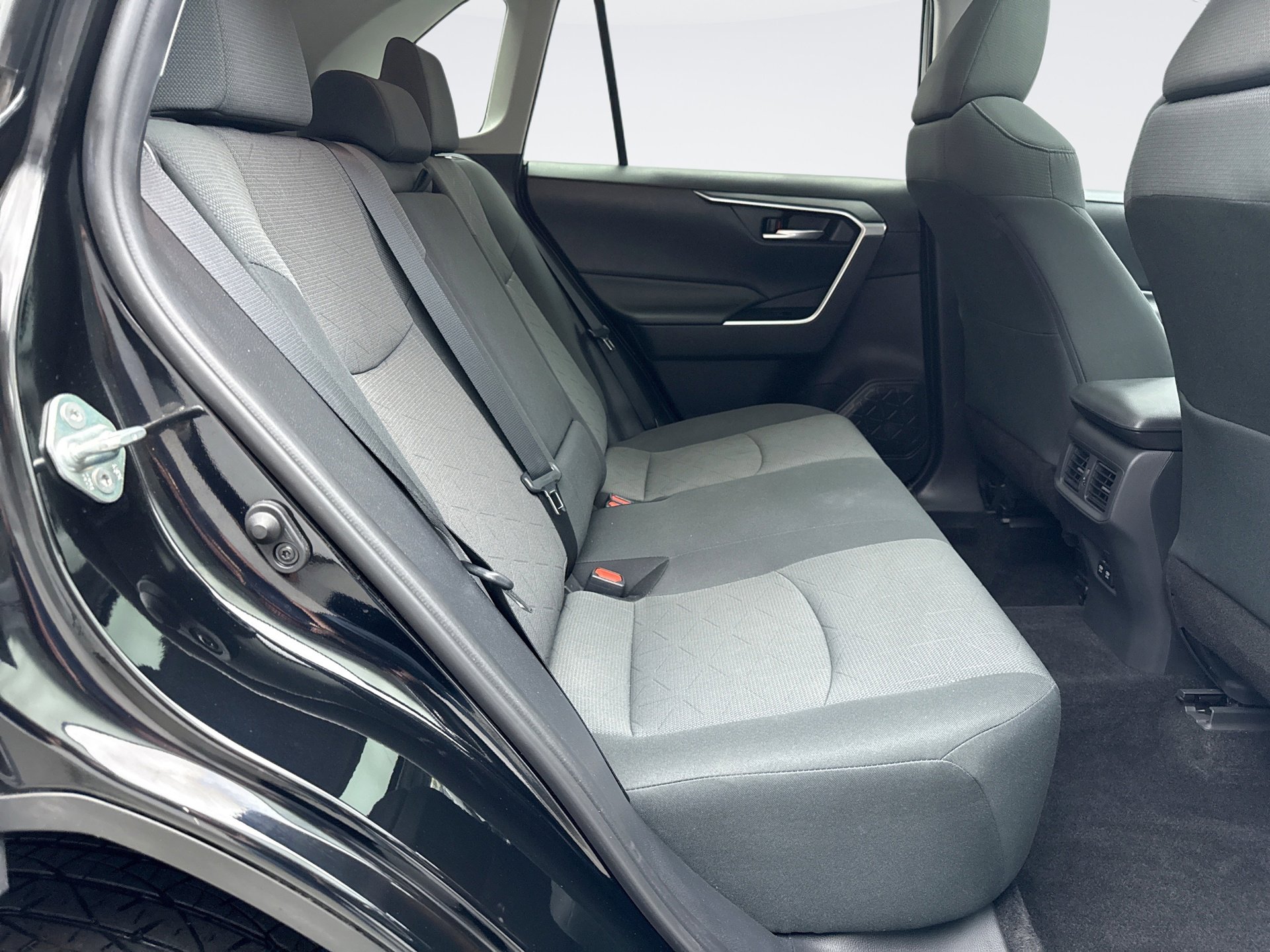 Used 2019 Toyota RAV4 XLE w/ Convenience Package AWD/4WD image 19