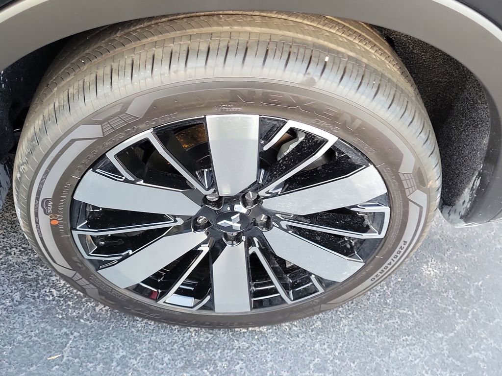 New 2025 Mitsubishi Outlander SE image 7