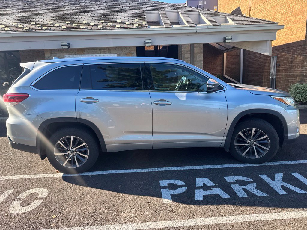 Used 2018 Toyota Highlander XLE AWD/4WD image 14