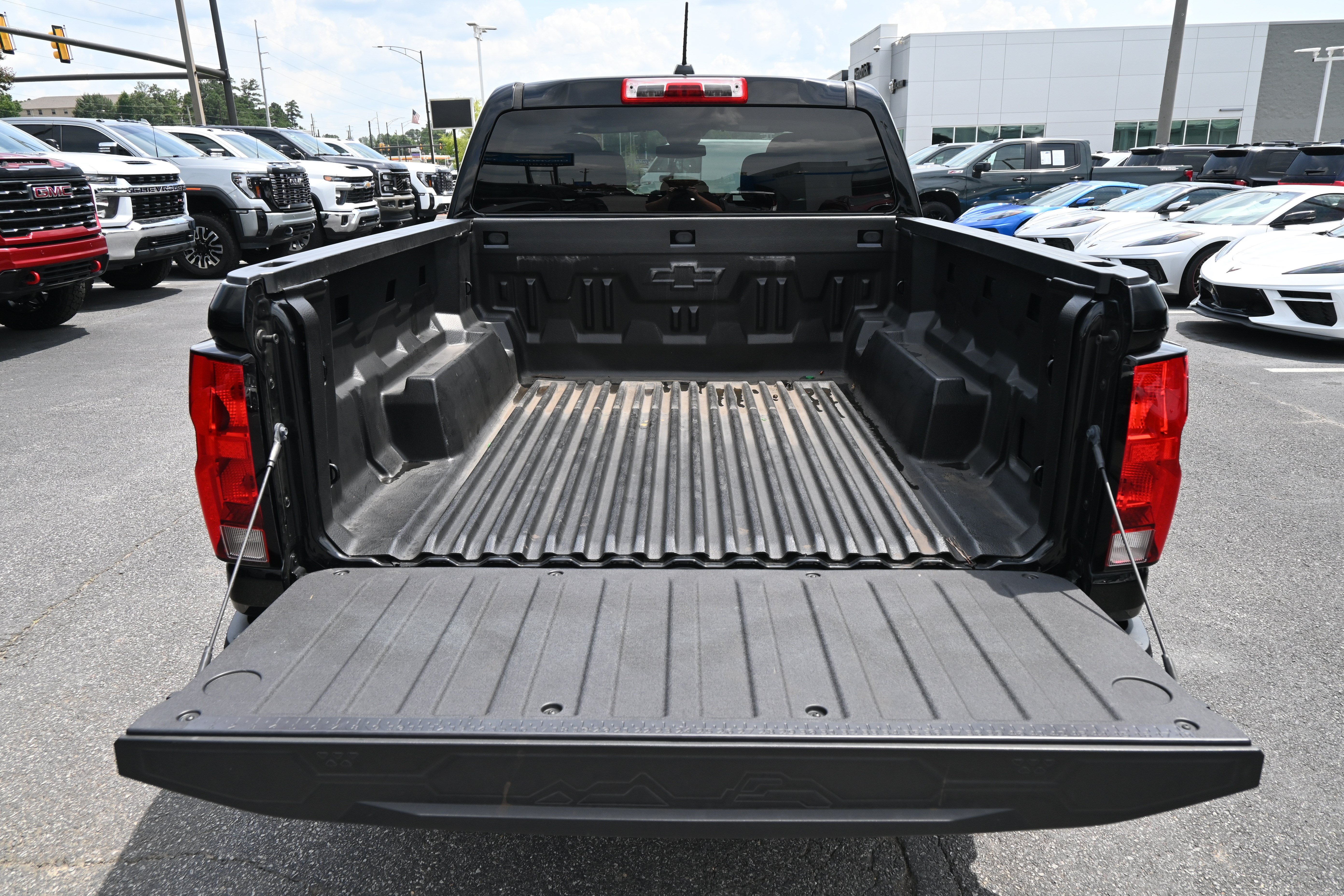 Used 2024 Chevrolet Colorado LT AWD/4WD image 29