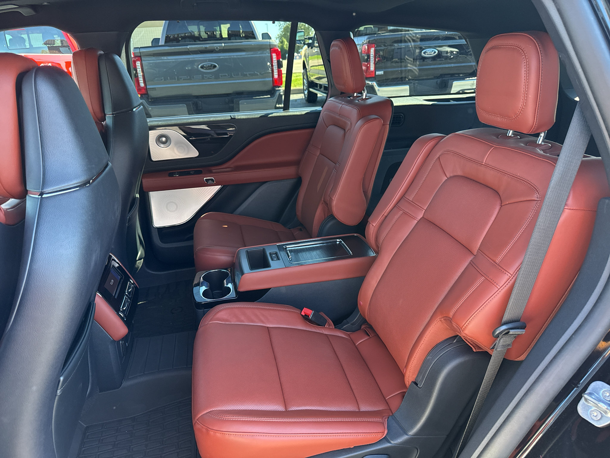 Used 2025 Lincoln Aviator Reserve w/ Equipment Group 201A AWD/4WD image 39