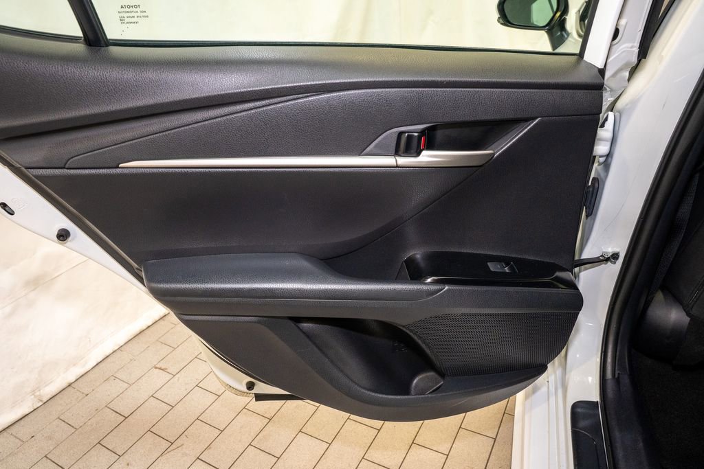 Used 2025 Toyota Camry SE image 8