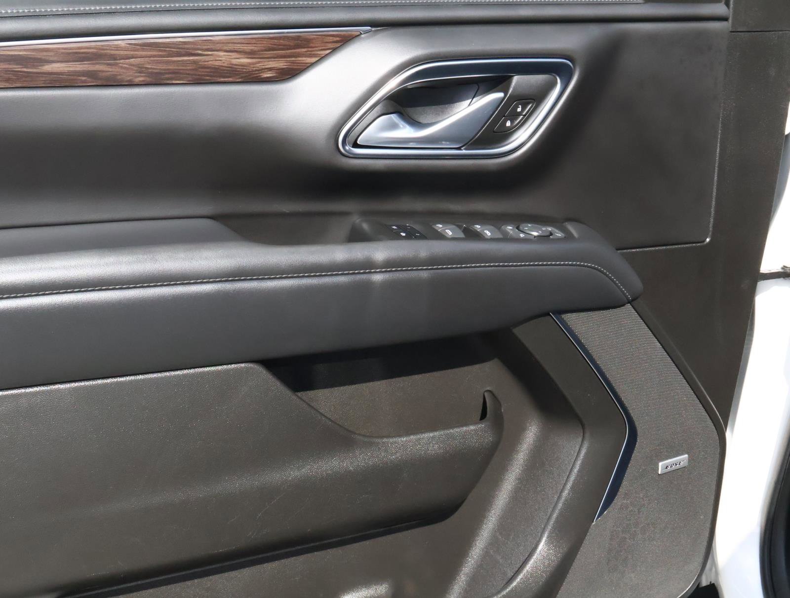 Used 2022 Chevrolet Suburban Z71 w/ Luxury Package image 19