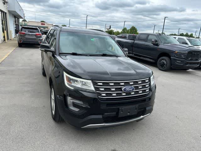 Used 2017 Ford Explorer XLT w/ Equipment Group 202A AWD/4WD image 22