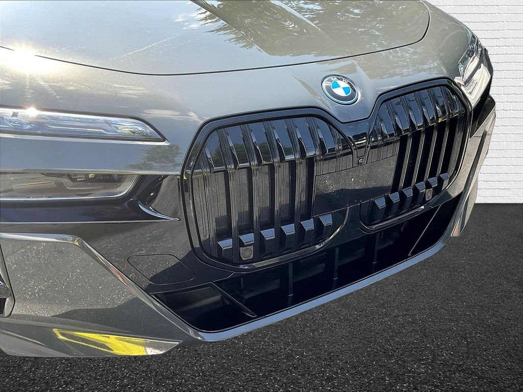 Used 2023 BMW i7 xDrive60 w/ Executive Package 2 AWD/4WD image 27