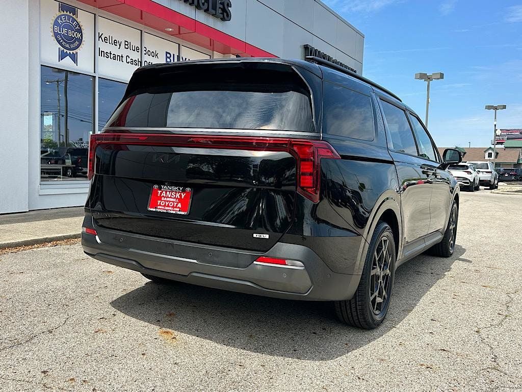 Used 2025 Kia Carnival SX w/ SX Dark Edition Package FWD image 6