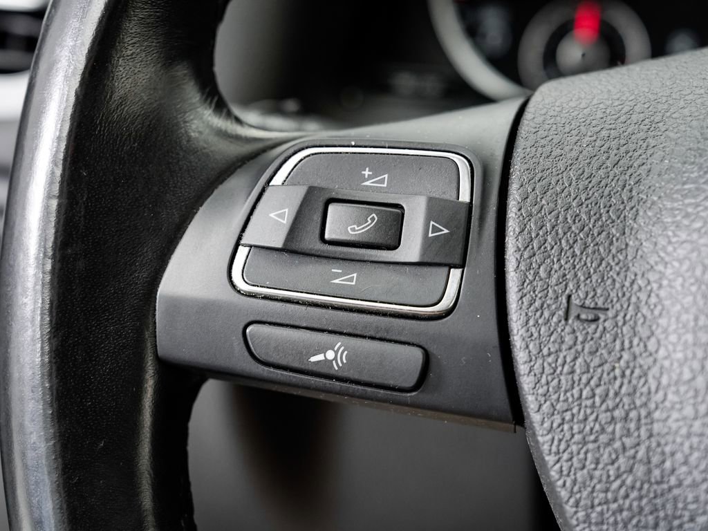 Used 2013 Volkswagen Tiguan S image 12