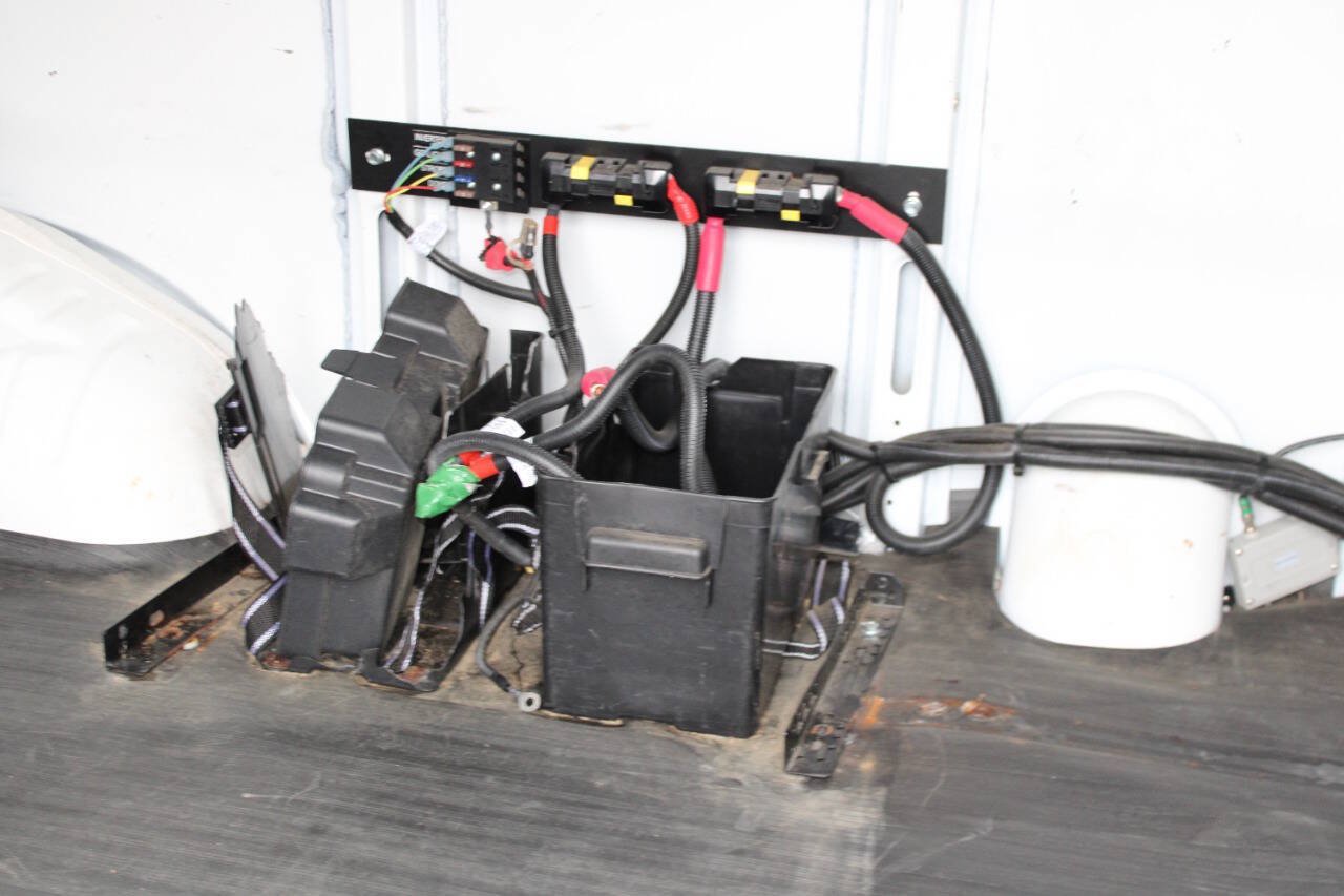 Used 2015 Chevrolet Express 2500 RWD image 21