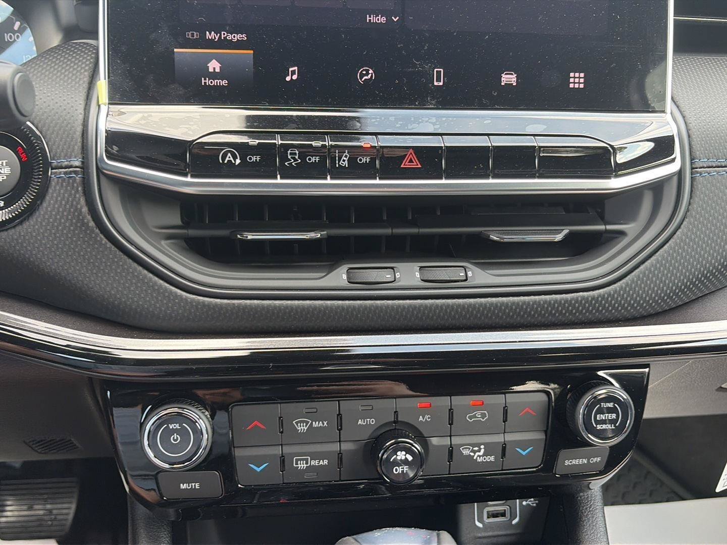 New 2026 Jeep Compass Latitude AWD/4WD image 22