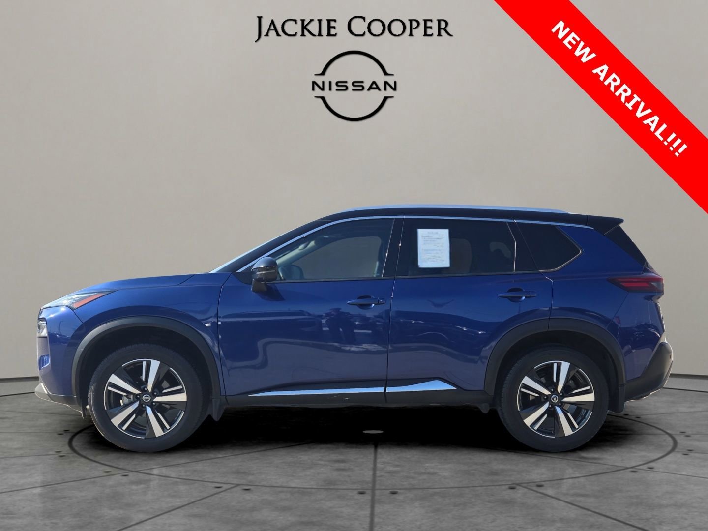 Used 2021 Nissan Rogue SL w/ Premium Package image 2