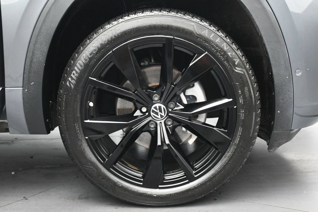 Used 2025 Volkswagen Atlas Cross Sport SEL Premium R-Line AWD/4WD image 33