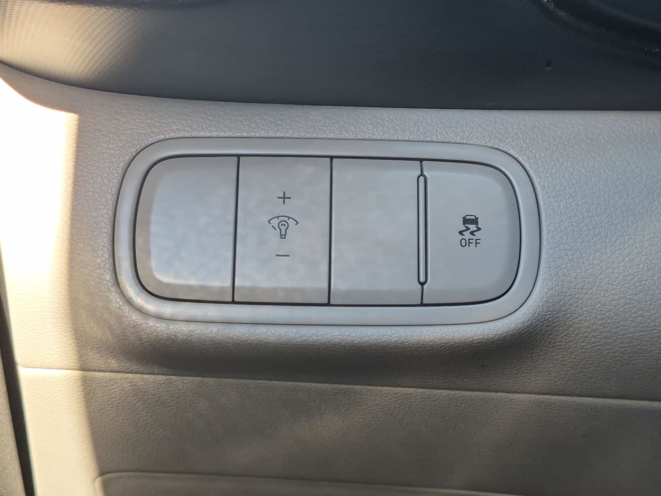 Used 2025 Hyundai Venue SEL FWD image 15