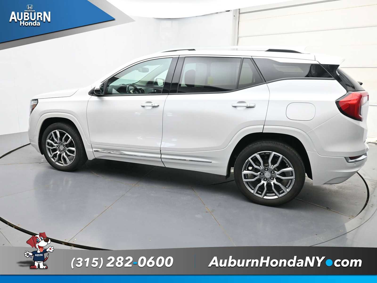 Used 2022 GMC Terrain Denali w/ Denali Premium Package AWD/4WD image 19