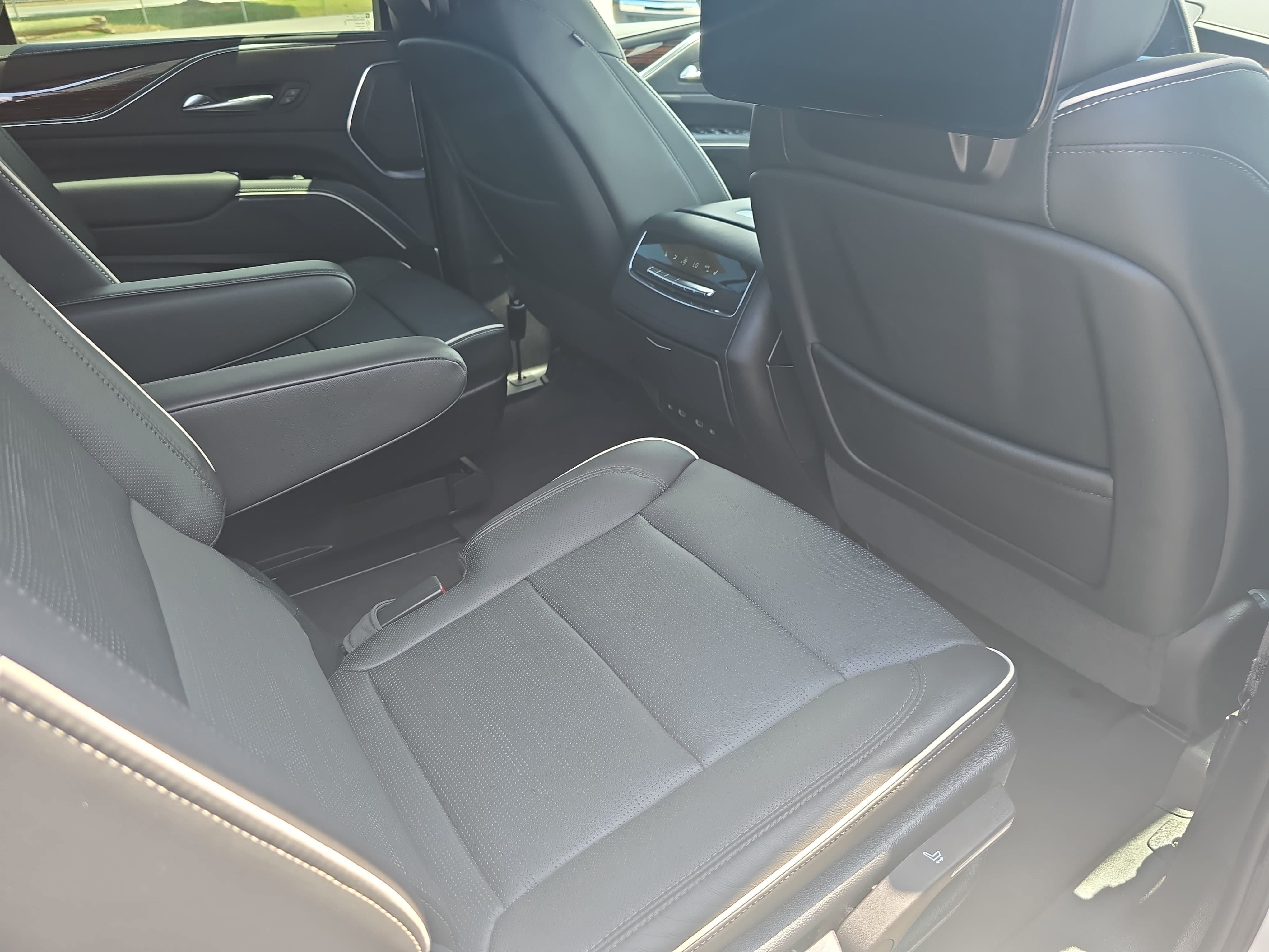 Certified 2023 Cadillac Escalade Premium Luxury w/ Performance Package AWD/4WD image 11