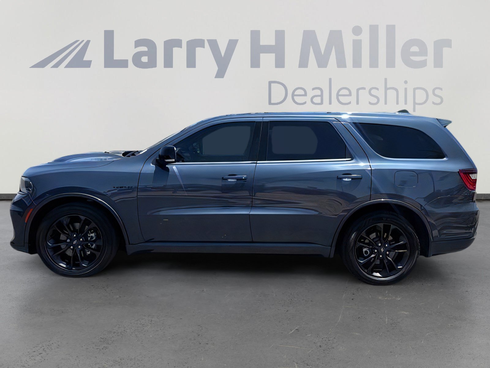 Used 2021 Dodge Durango R/T w/ Blacktop Package RWD image 3