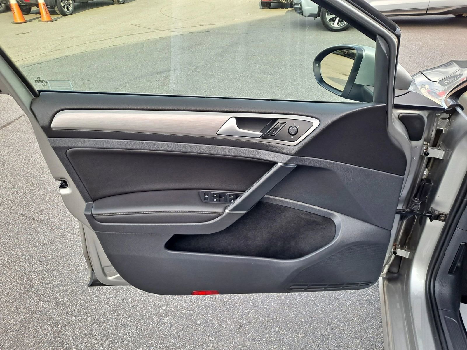 Used 2015 Volkswagen Golf TDI SE image 10