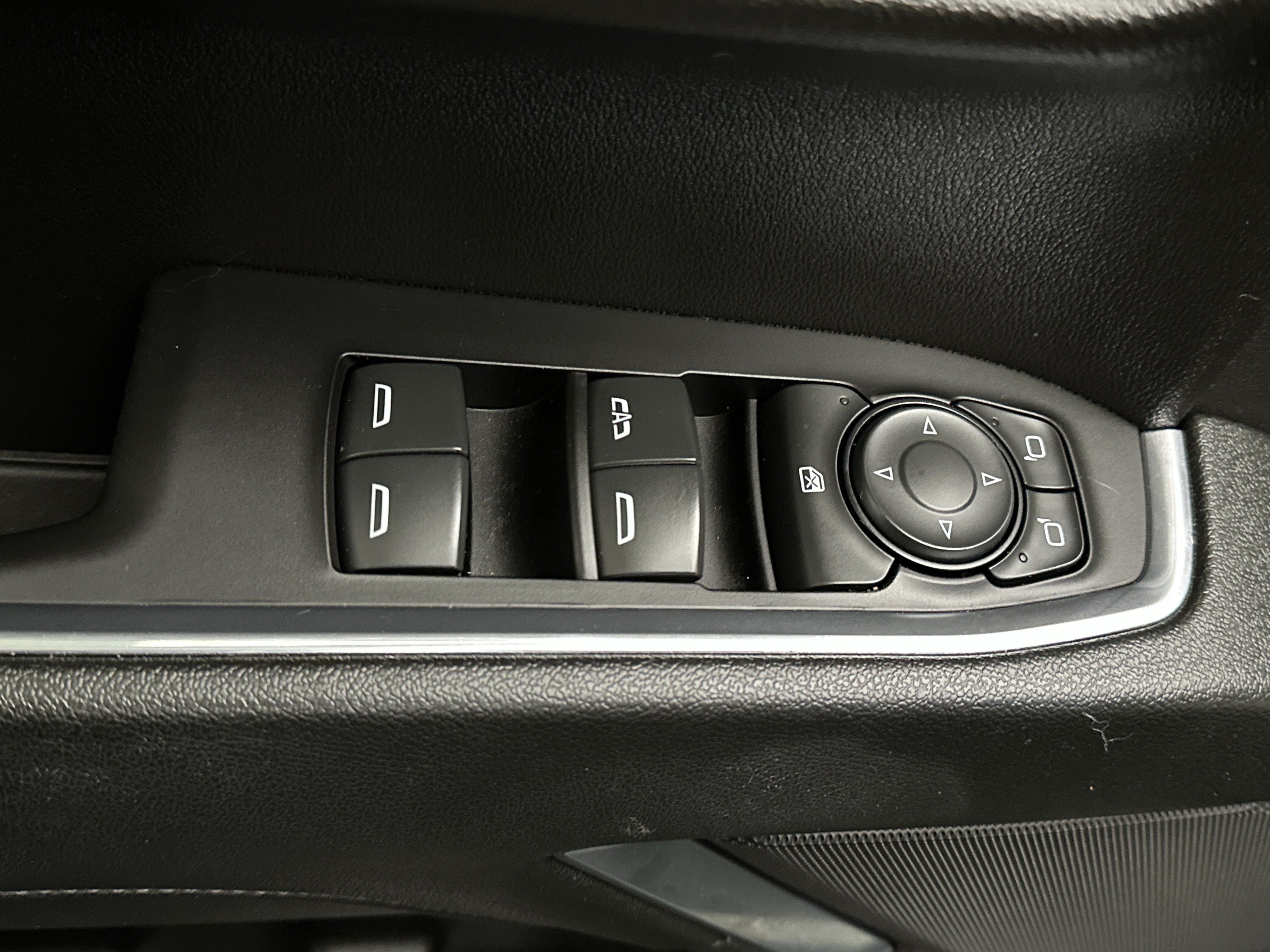 Used 2024 Chevrolet Silverado 1500 LT AWD/4WD image 19