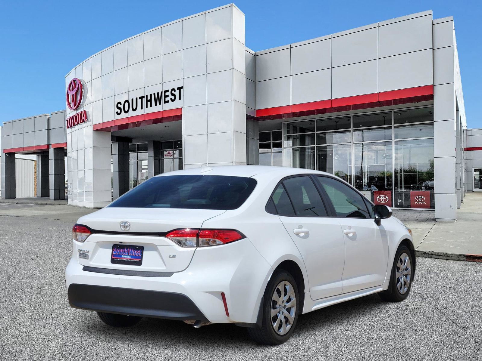 Used 2023 Toyota Corolla LE image 5