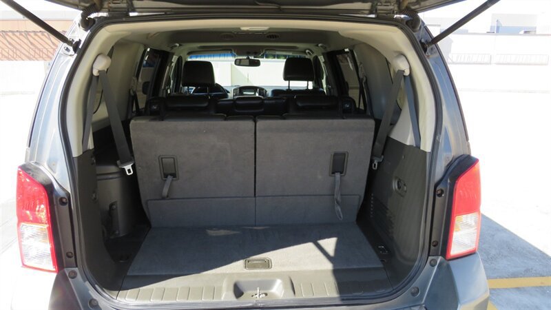 Used 2008 Nissan Pathfinder LE RWD image 10