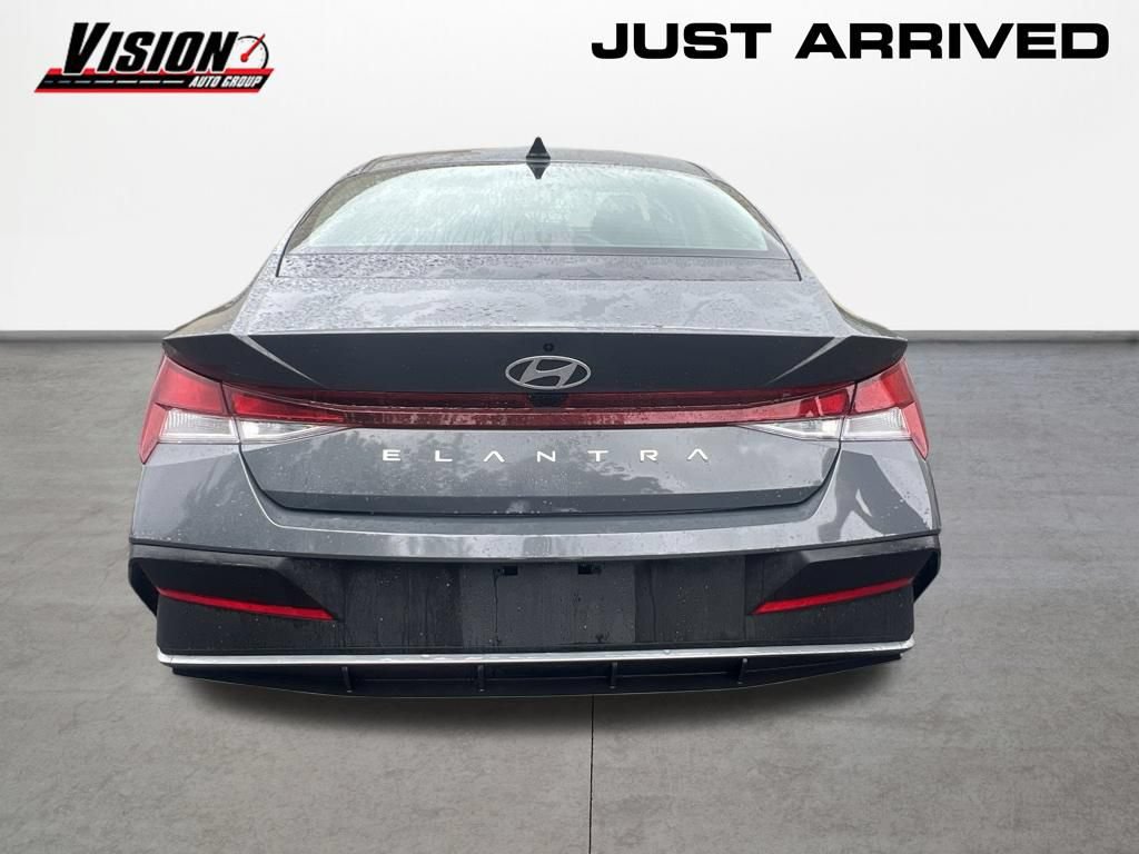 Used 2024 Hyundai Elantra SEL FWD image 6