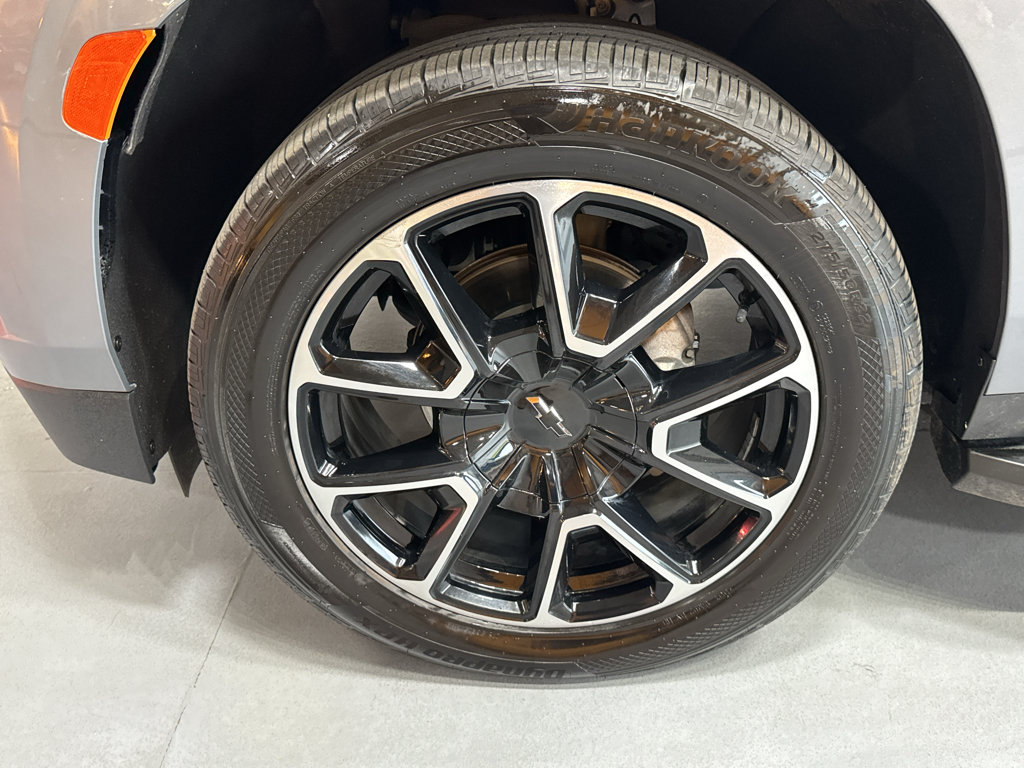 Used 2022 Chevrolet Suburban RST w/ Luxury Package AWD/4WD image 9