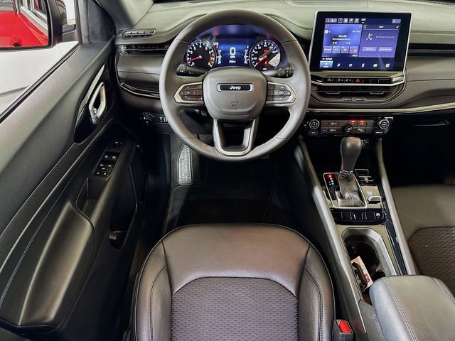 Used 2025 Jeep Compass Latitude w/ Altitude Special Edition image 20