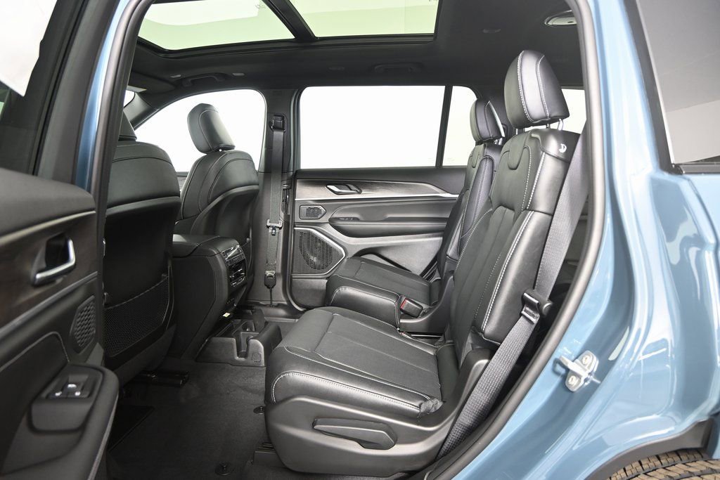 New 2026 Jeep Grand Cherokee L Limited AWD/4WD image 19