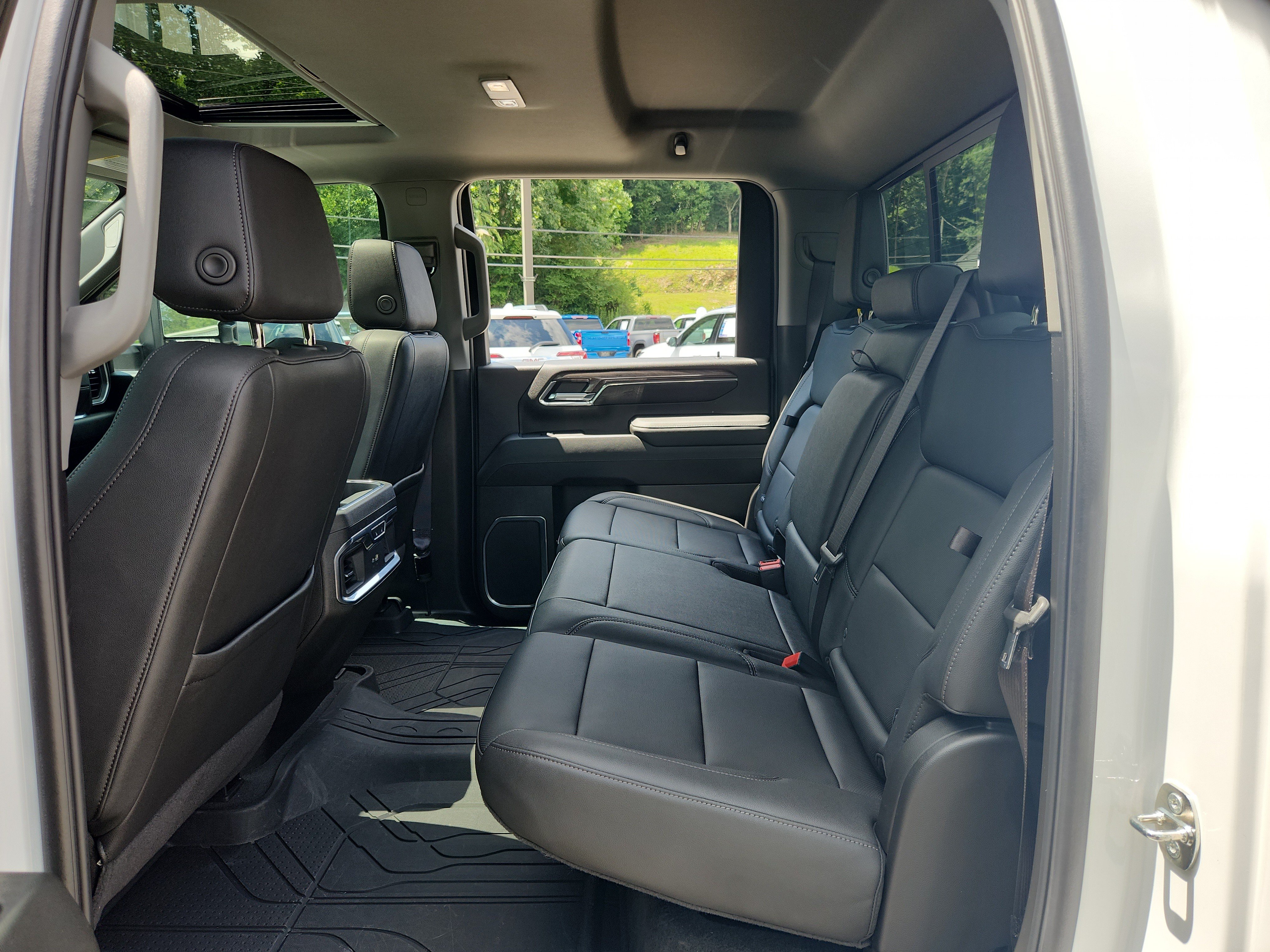Used 2024 Chevrolet Silverado 2500 LTZ w/ LTZ Convenience Package AWD/4WD image 37