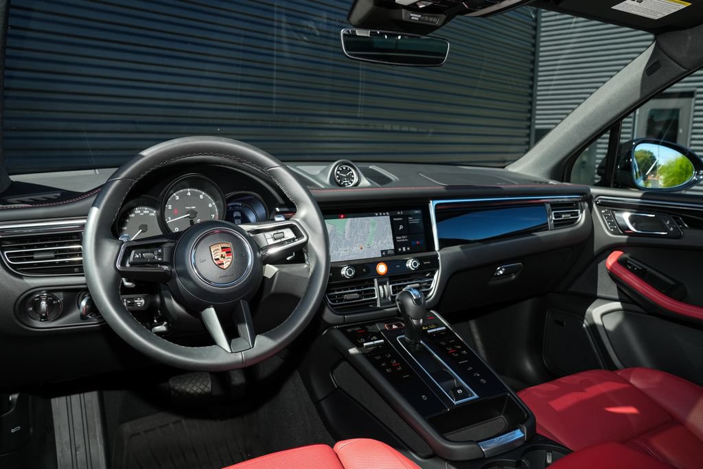 Certified 2026 Porsche Macan AWD/4WD image 30