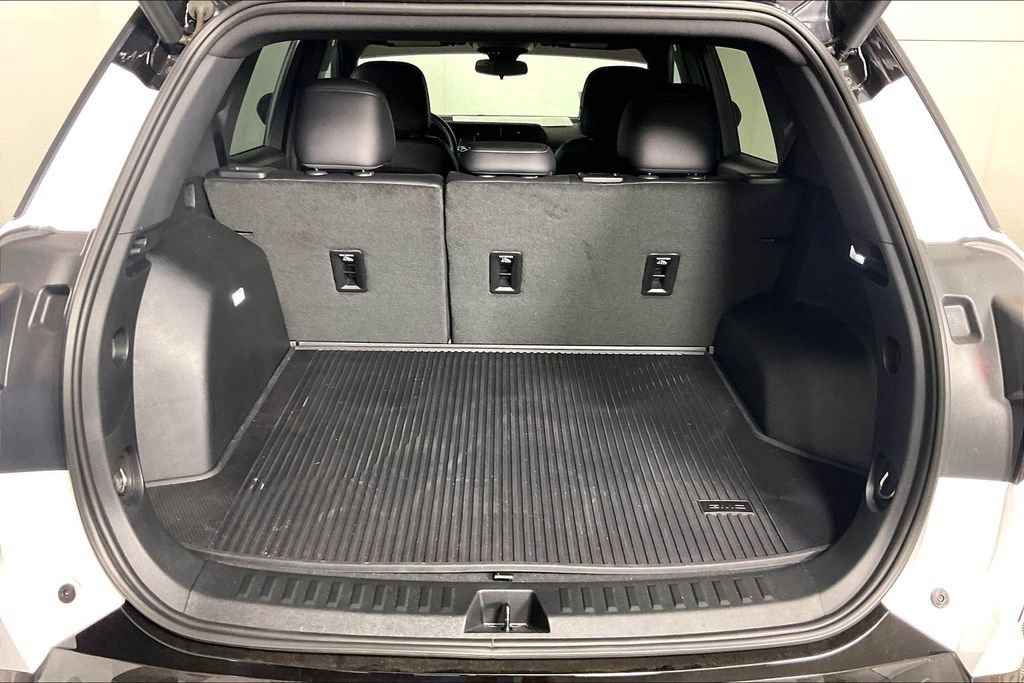 Used 2026 GMC Terrain AT4 w/ LPO, Floor Liner Package AWD/4WD image 26